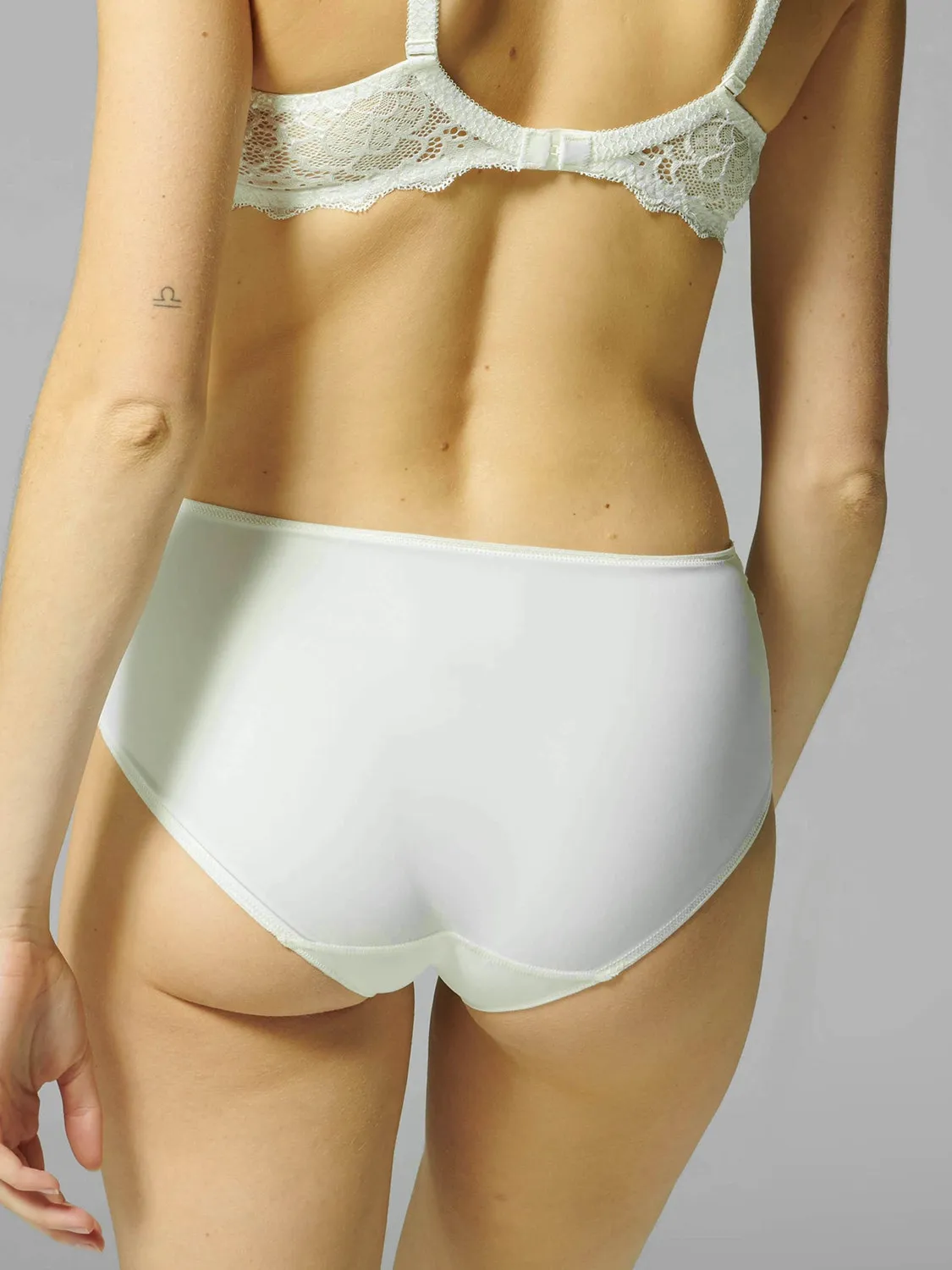 Caresse Retro Brief - Ivory